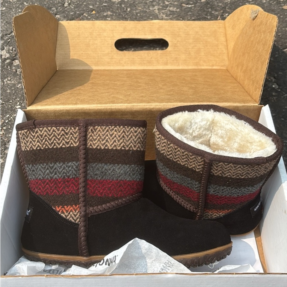 Minnetonka Multicolor Knit Boots